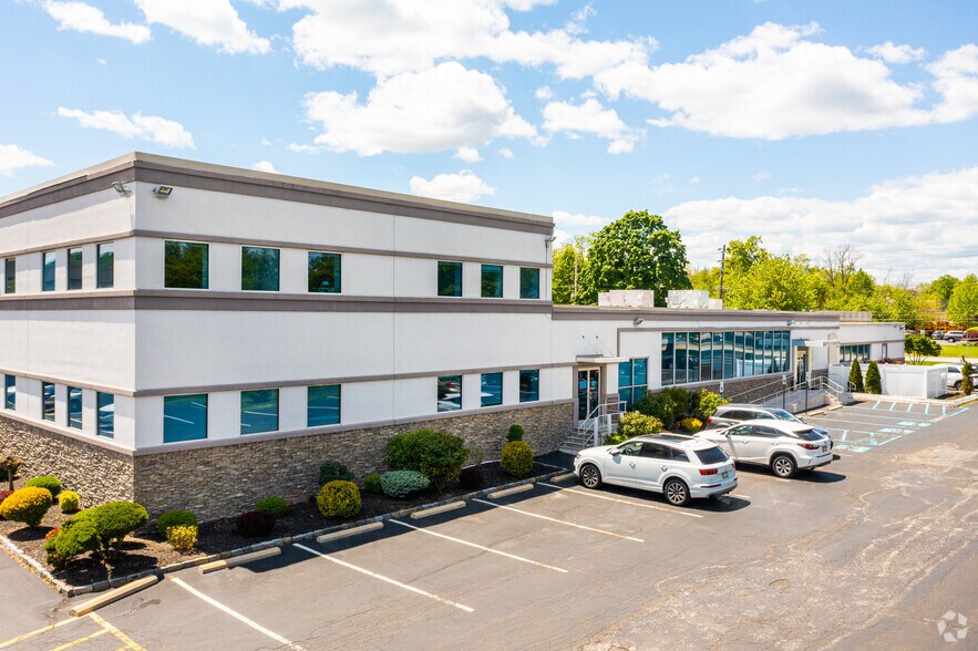 More Photos Of 401 Commerce Dr, Fort Washington Medical For Lease