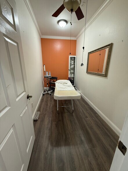 More Photos Of 323 W Powell Blvd, Gresham Freestanding For Lease