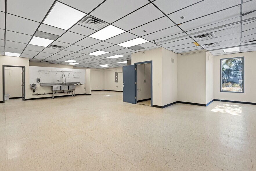More Photos Of 1700 55th St, Boulder Warehouse For Sale