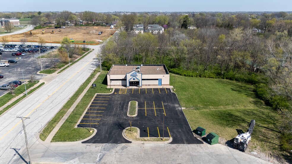 More Photos Of 8445 N Main St, Kansas City Freestanding For Lease