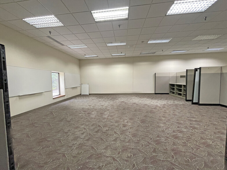 More Photos Of 3800 Wilson Ave, Loveland Manufacturing For Sale