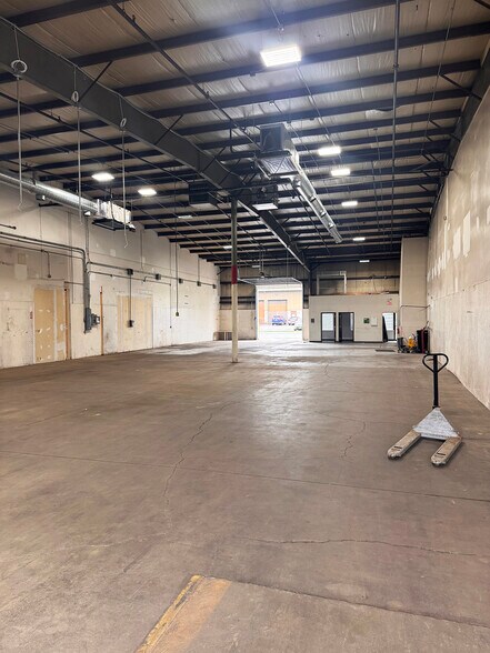 More Photos Of 740 Industrial Dr, Cary Manufacturing For Lease