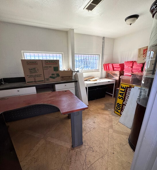 More Photos Of 13851 Saticoy St, Van Nuys Warehouse For Sale
