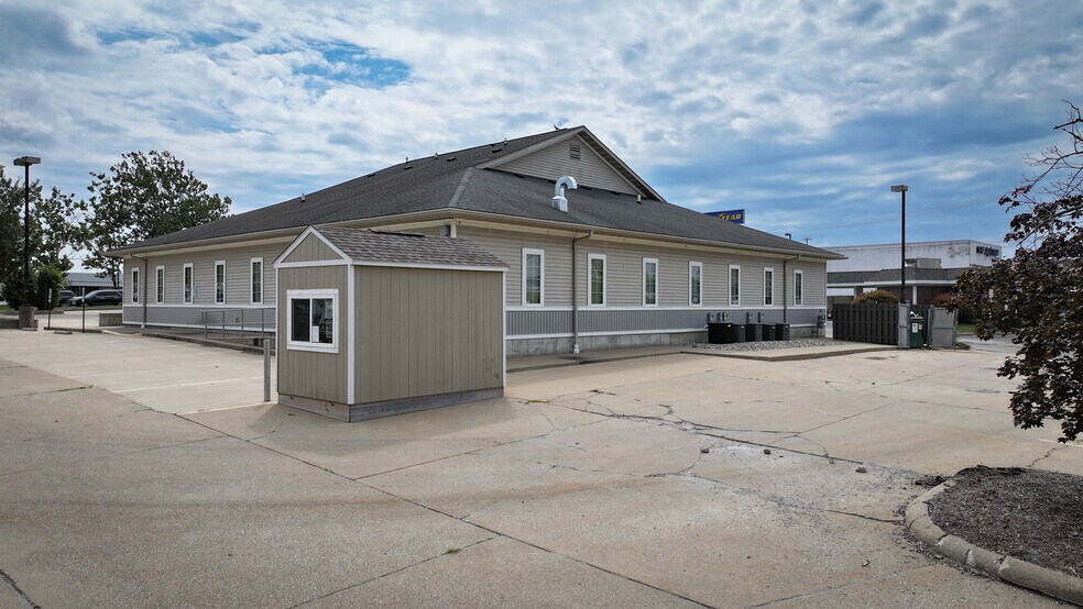 More Photos Of 3131 N Water St, Decatur Medical For Sale