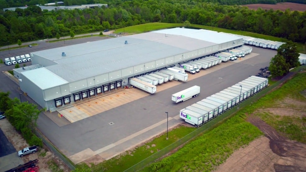 More Photos Of 3378 3 Mile Rd NW, Grand Rapids Distribution For Lease