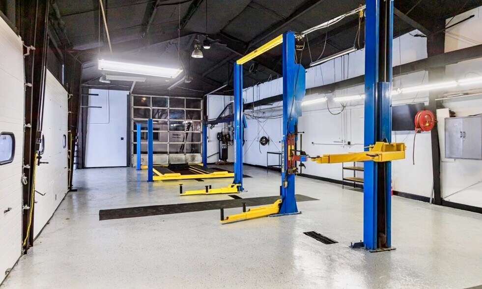 More Photos Of 4409 Bennett Rd, Toledo Auto Repair For Sale