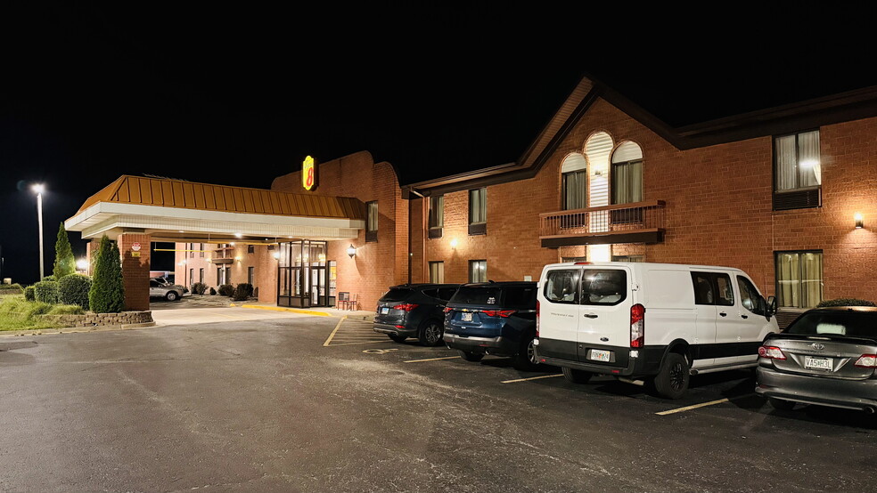 More Photos Of 2055 E 5th St, Metropolis Hotel For Sale