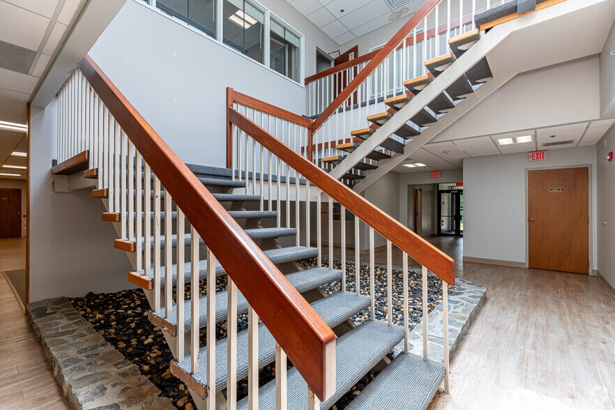 More Photos Of 215 Moody Rd, Enfield Manufacturing For Lease