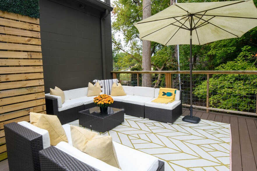 More Photos Of 13662 Red Arrow Hwy, Harbert Hotel For Sale