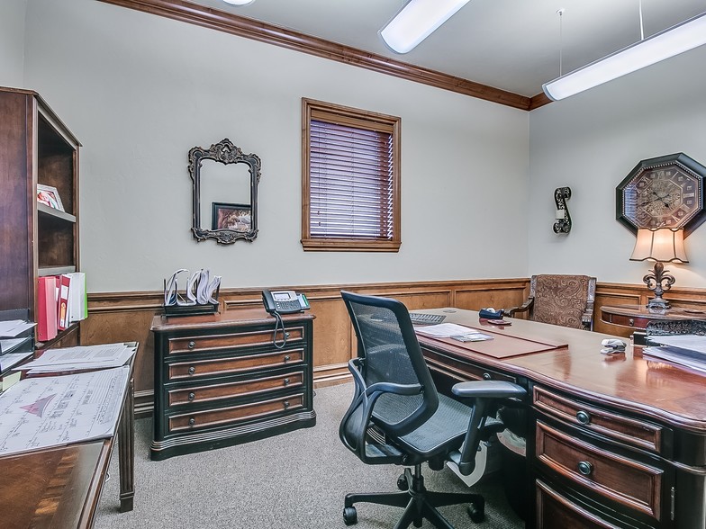 More Photos Of 1000 NW 139th Street Pky, Oklahoma City Office For Lease