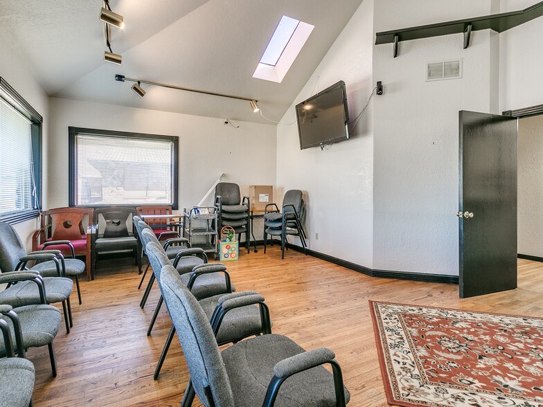 More Photos Of 2124 S Shadowlake, Oklahoma City Medical For Lease