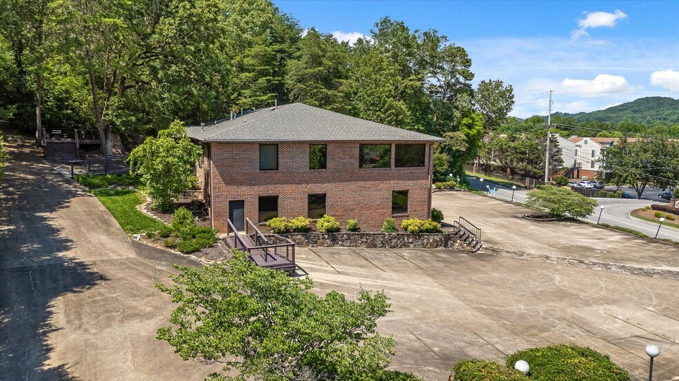 More Photos Of 901 Mountain Creek Rd, Chattanooga Office For Lease