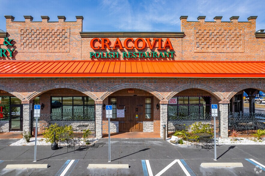 More Photos Of 3007 Commercial Way, Spring Hill Restaurant For Sale