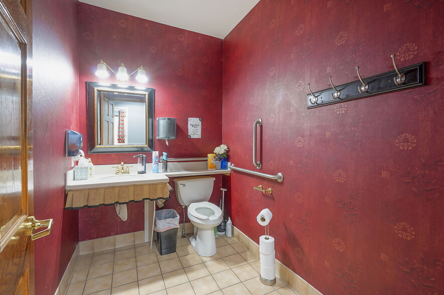 More Photos Of 425 W Pine St, Raymore Medical For Sale