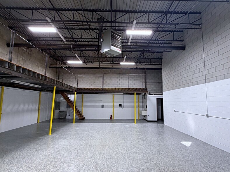 More Photos Of 34 Sullivan Rd, North Billerica Warehouse For Lease