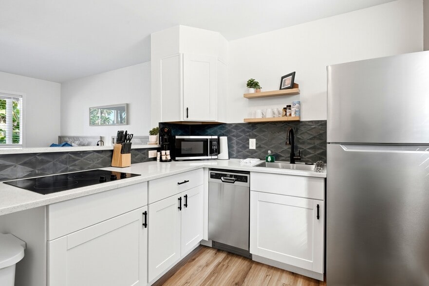 More Photos Of 11965 Gulf Blvd, Treasure Island Hotel For Sale