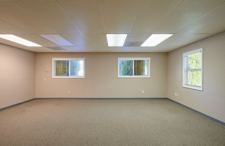 More Photos Of 2316 E Portland Rd, Newberg Storefront Retail Office For Sale