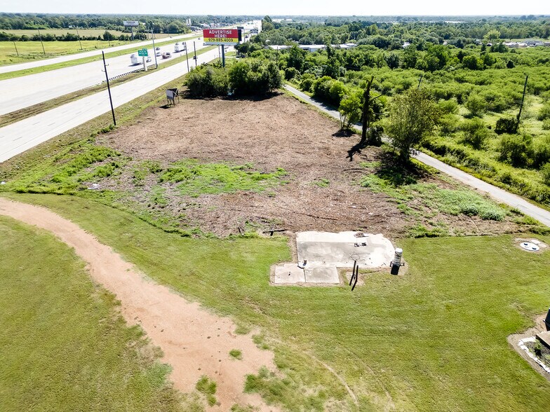 More Photos Of 4095 SE I 10 Frontage Rd, Sealy Medical For Lease