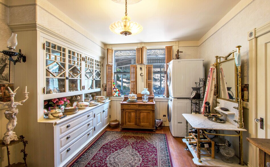 More Photos Of 608 W 6th St, The Dalles Specialty For Sale