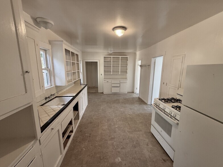 More Photos Of 921 Rivera Dr, Sacramento Apartments For Sale