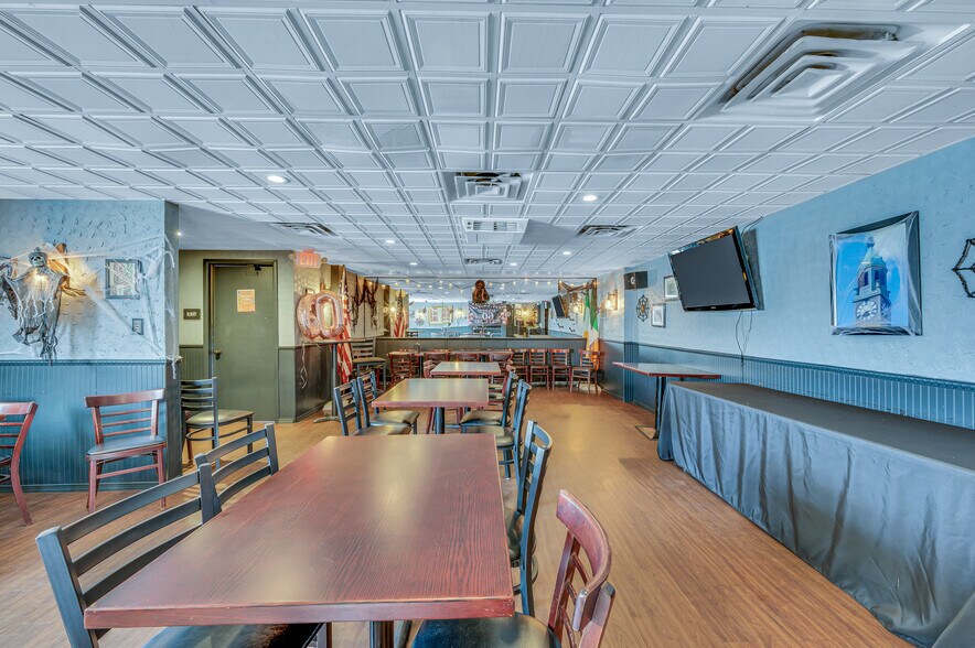 More Photos Of 524 Court St, Scranton General Retail For Sale