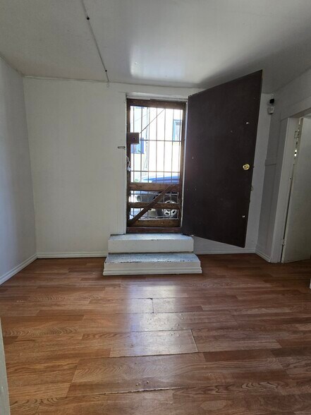 More Photos Of 2327 E 1st St, Los Angeles Storefront For Lease