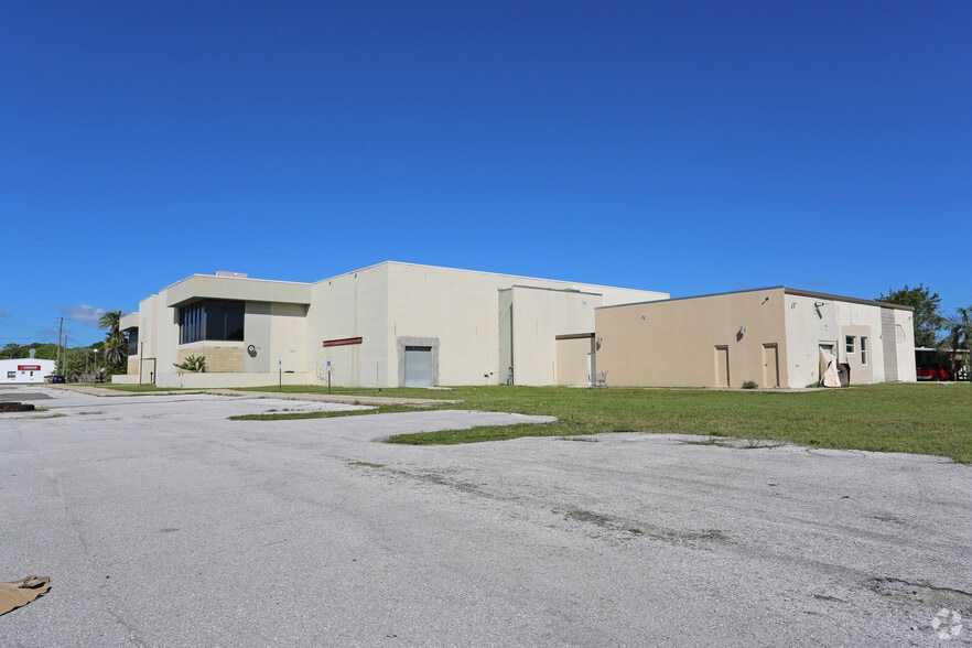 More Photos Of 2147 Pine Forest Dr, Clearwater Warehouse For Sale