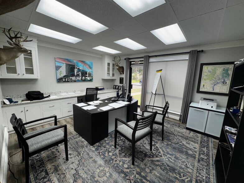 Primary Photo Of 406 W Brin St, Terrell Medical For Lease