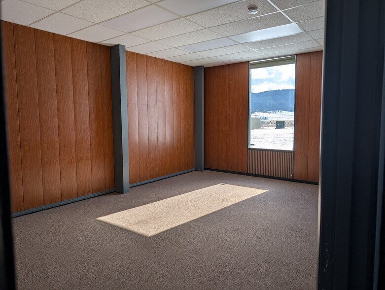 More Photos Of 118 S Parkmont, Butte Light Manufacturing For Lease