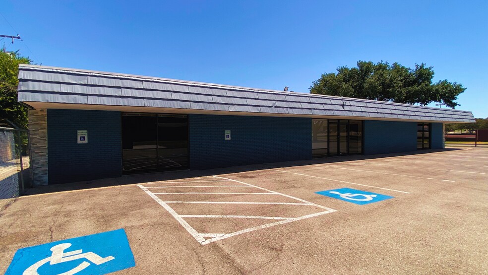 More Photos Of 415 E Bolt St, Fort Worth Office For Lease