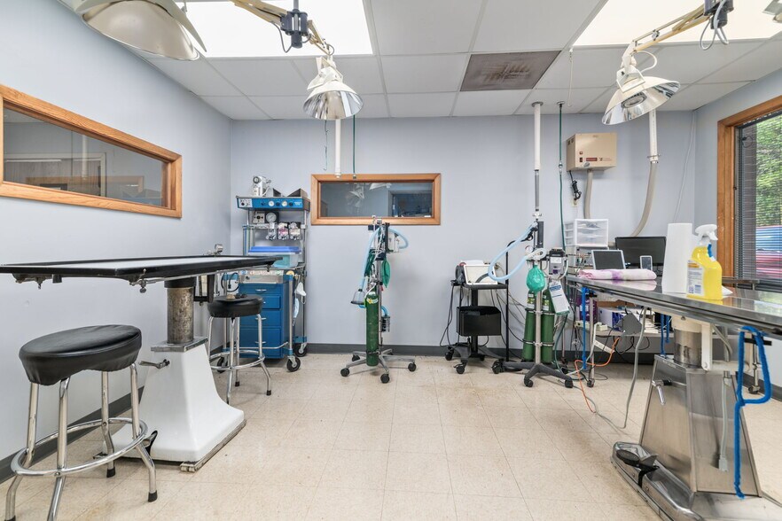 More Photos Of 3431 Waterlick Rd, Lynchburg Veterinarian Kennel For Sale
