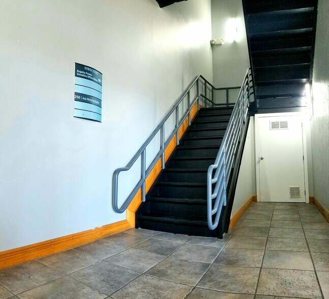 More Photos Of 1001 Riverside Dr, Palmetto Office For Lease