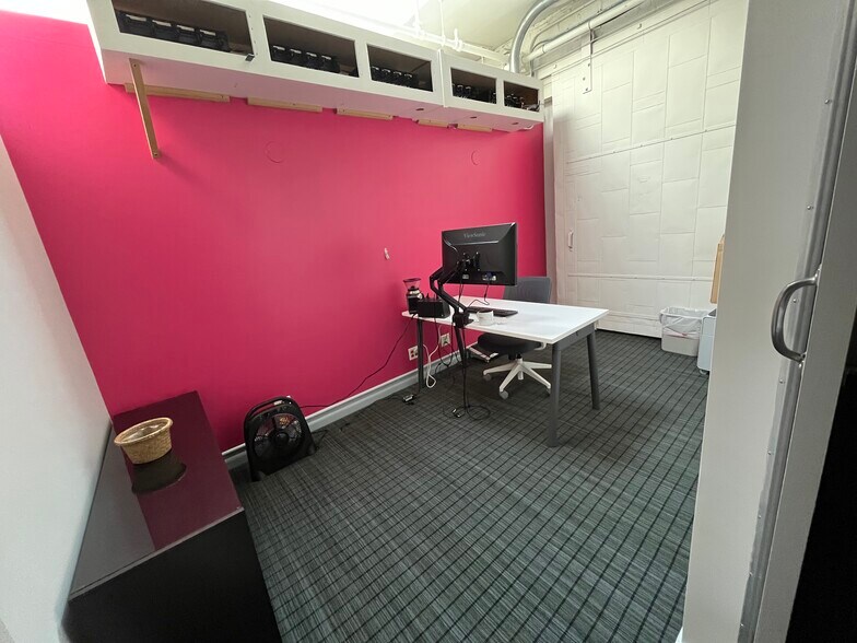 More Photos Of 2035-2043 W Wabansia Ave, Chicago Loft Creative Space For Lease