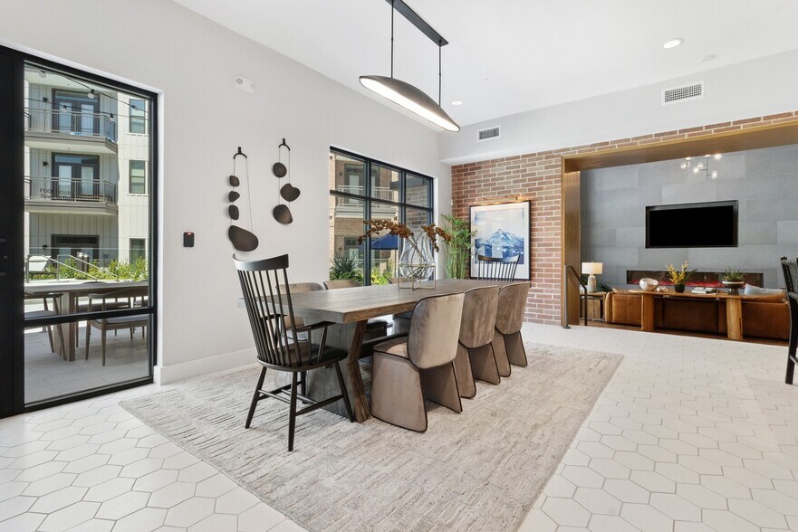 More Photos Of 760 Airport Blvd, Austin Apartments For Lease