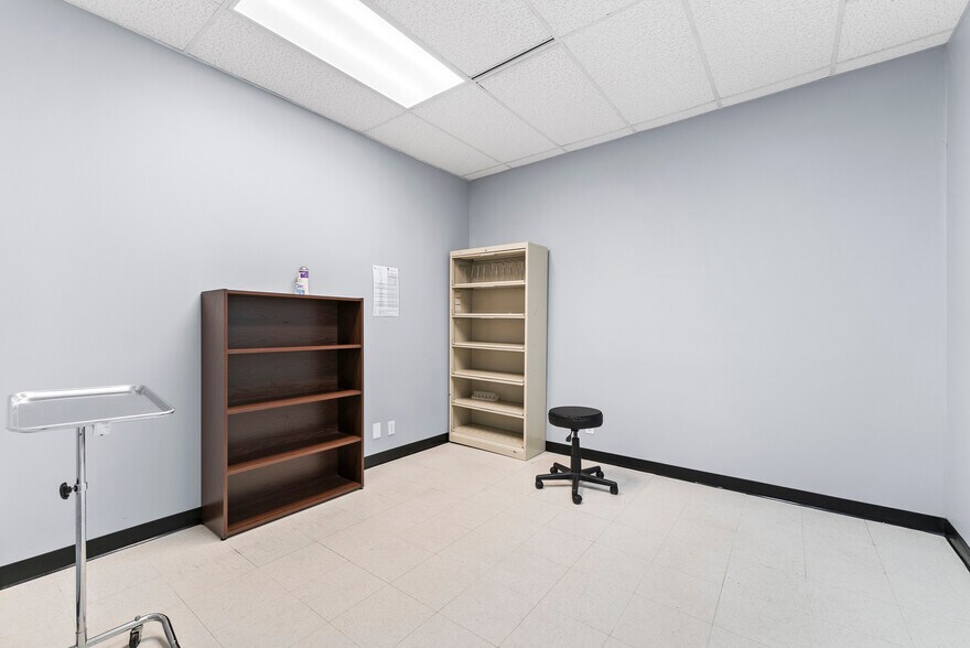 More Photos Of 4401 Emerson St, Jacksonville Medical For Sale