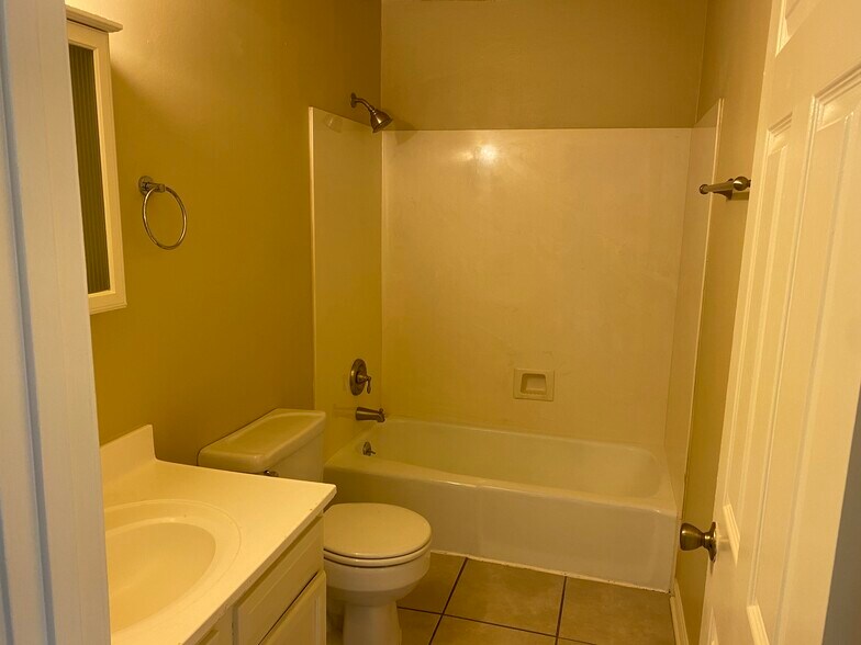 More Photos Of 3005 Lake Villa Dr, Metairie Apartments For Sale