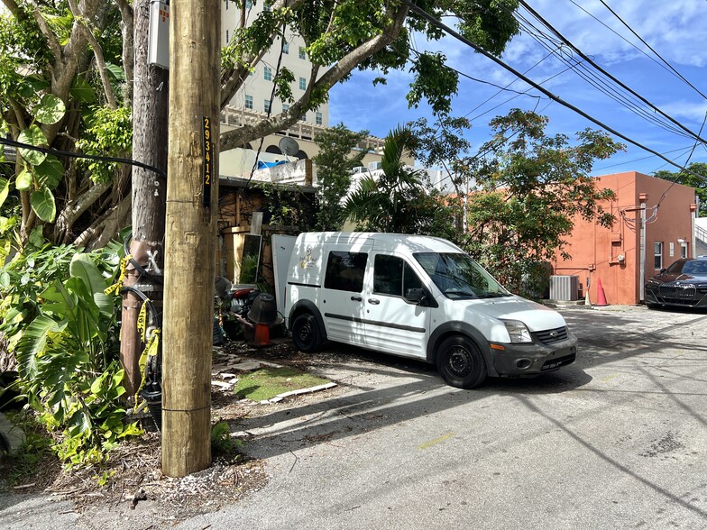 More Photos Of 333 Alcazar Ave, Coral Gables Storefront For Sale
