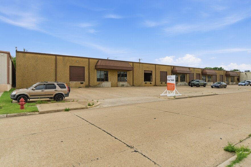 More Photos Of 2457 NW Dallas St, Grand Prairie Light Distribution For Sale
