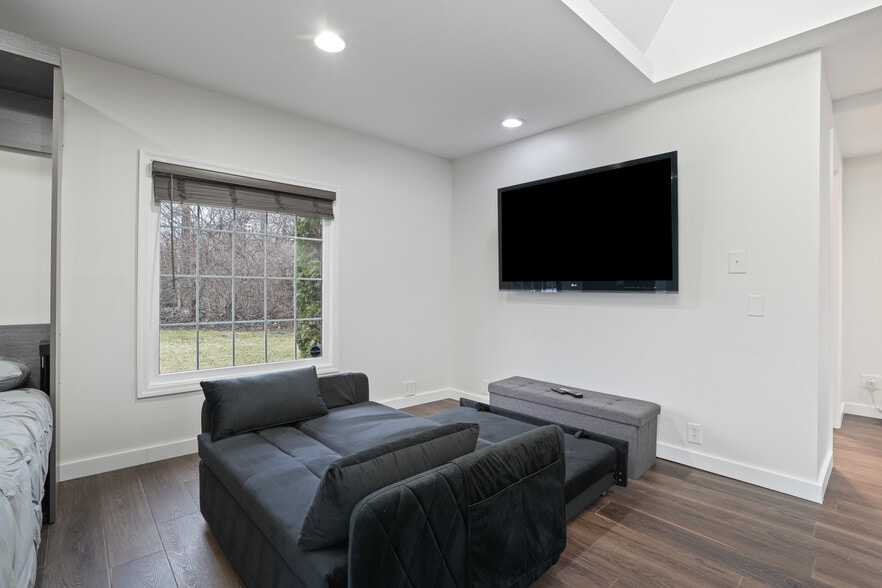 More Photos Of 153 E Dublin Granville Rd, New Albany Medical For Lease