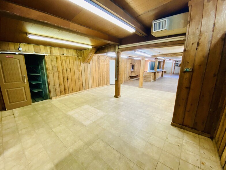 More Photos Of 1445 McQueeney Rd, New Braunfels General Retail For Lease