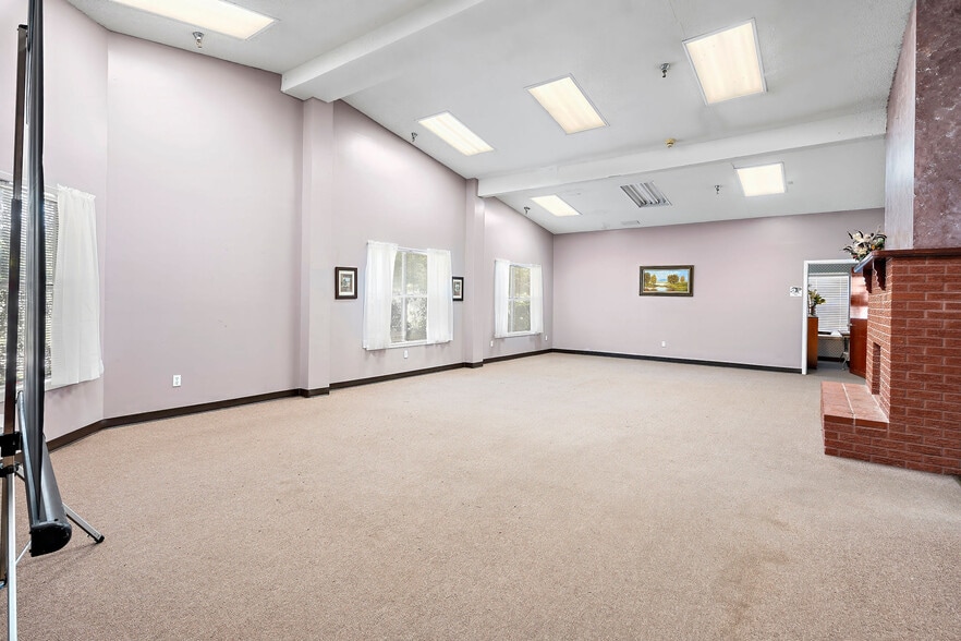 More Photos Of 510 E Bonham St, Jefferson Medical For Sale