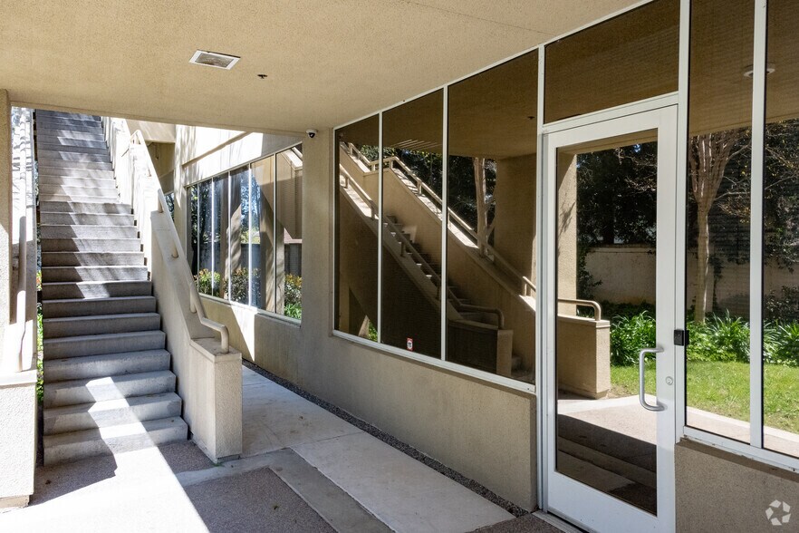 More Photos Of 1499 Oliver Rd, Fairfield Office For Lease