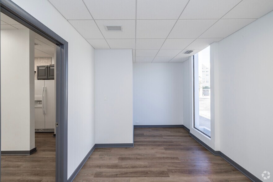 More Photos Of 522 9th St W, Bradenton Medical For Lease