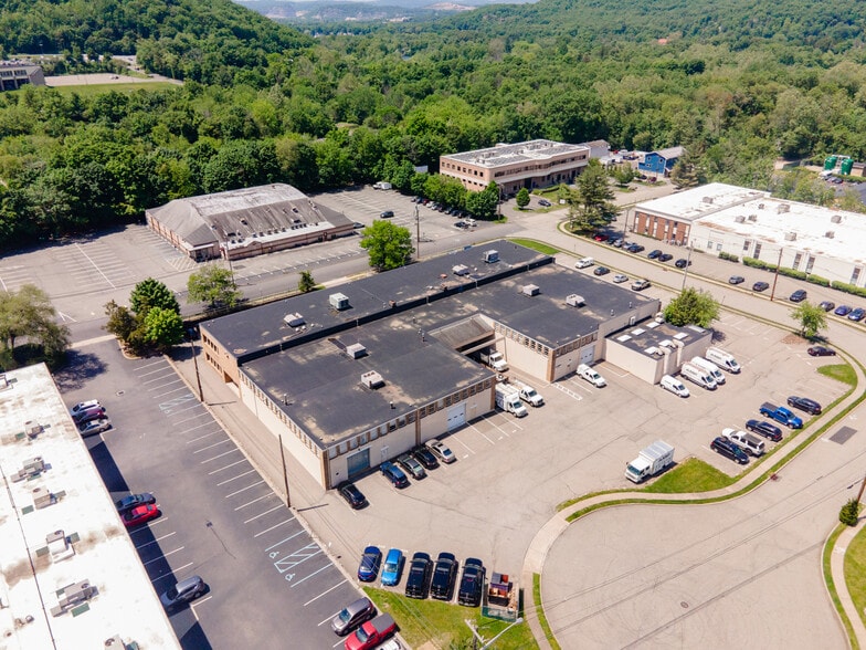 More Photos Of 32 Spruce St, Oakland Flex For Lease