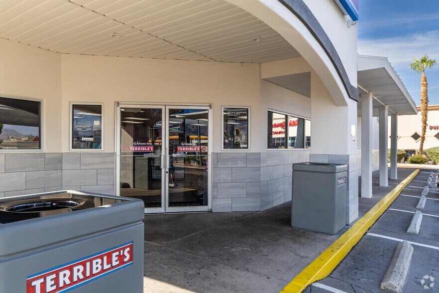 More Photos Of 325 N Sandhill Blvd, Mesquite Service Station For Sale