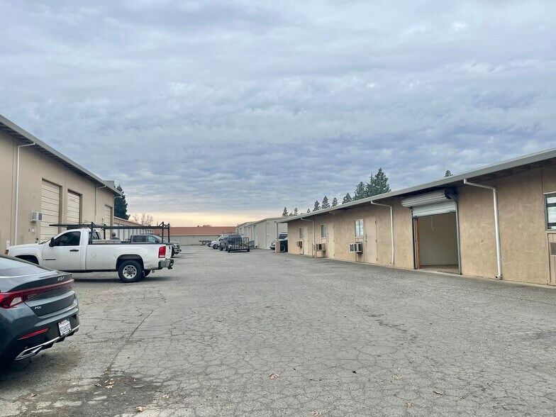 More Photos Of 1182-1200 Market St, Yuba City Warehouse For Lease
