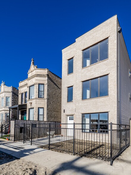 Primary Photo Of 2941 W Wilcox St, Chicago Apartments For Sale
