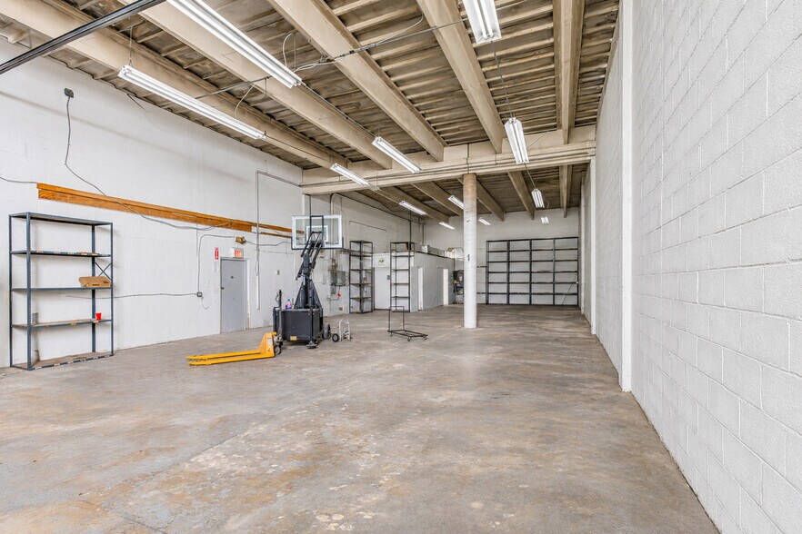 More Photos Of 1921-1959 NE 153rd St, North Miami Beach Warehouse For Sale