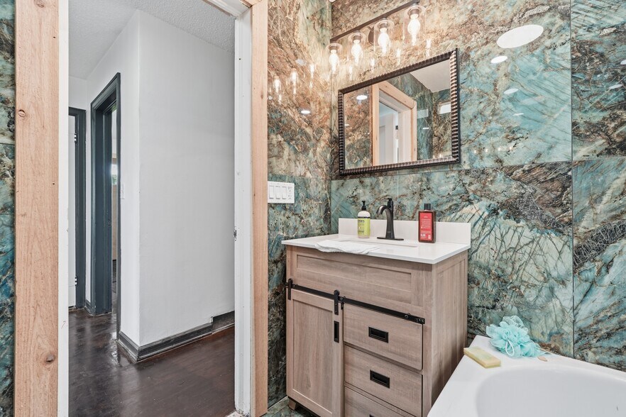 More Photos Of 10907 E 87th St, Raytown Multifamily For Sale
