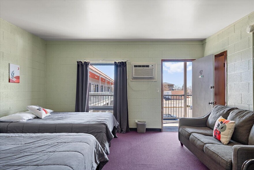 More Photos Of 215 E 3rd St, La Junta Hotel For Sale